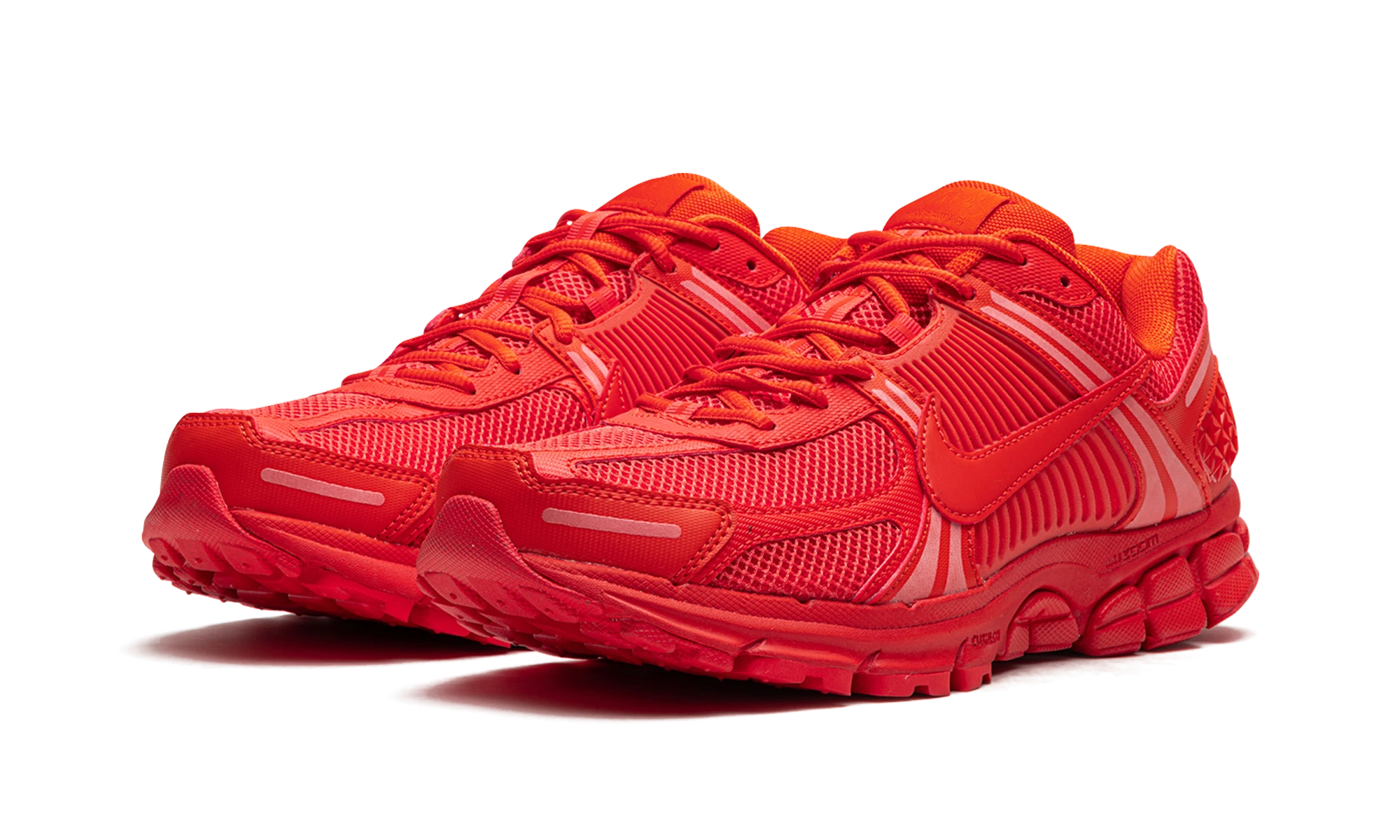 Vue de face de la paire de sneakers Nike Zoom Vomero 5 Cosmic Clay multicolore.