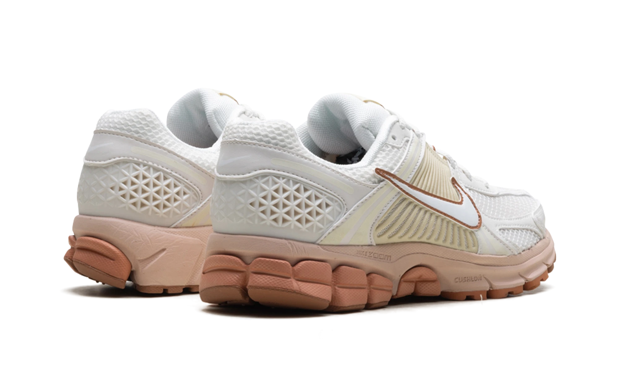 Par superge Nike Zoom Vomero 5 Particle Beige Terra Blush (FJ2028-002) – novih in pristnih z originalno škatlo.