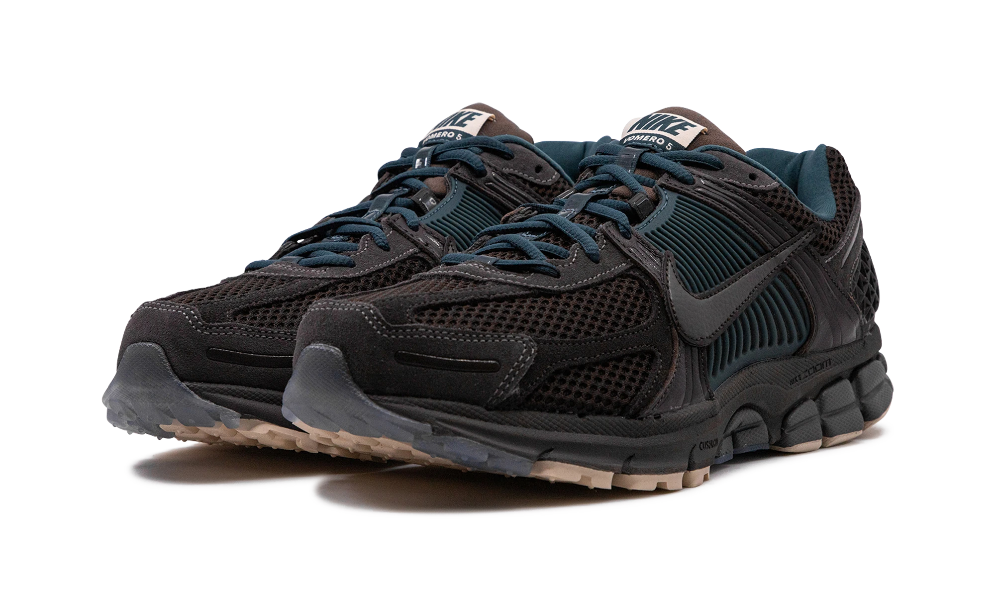 Detail of the inner side of the sneaker Nike Zoom Vomero 5 PRM Velvet Brown Medium Ash (FQ8174-237) marron et gris.