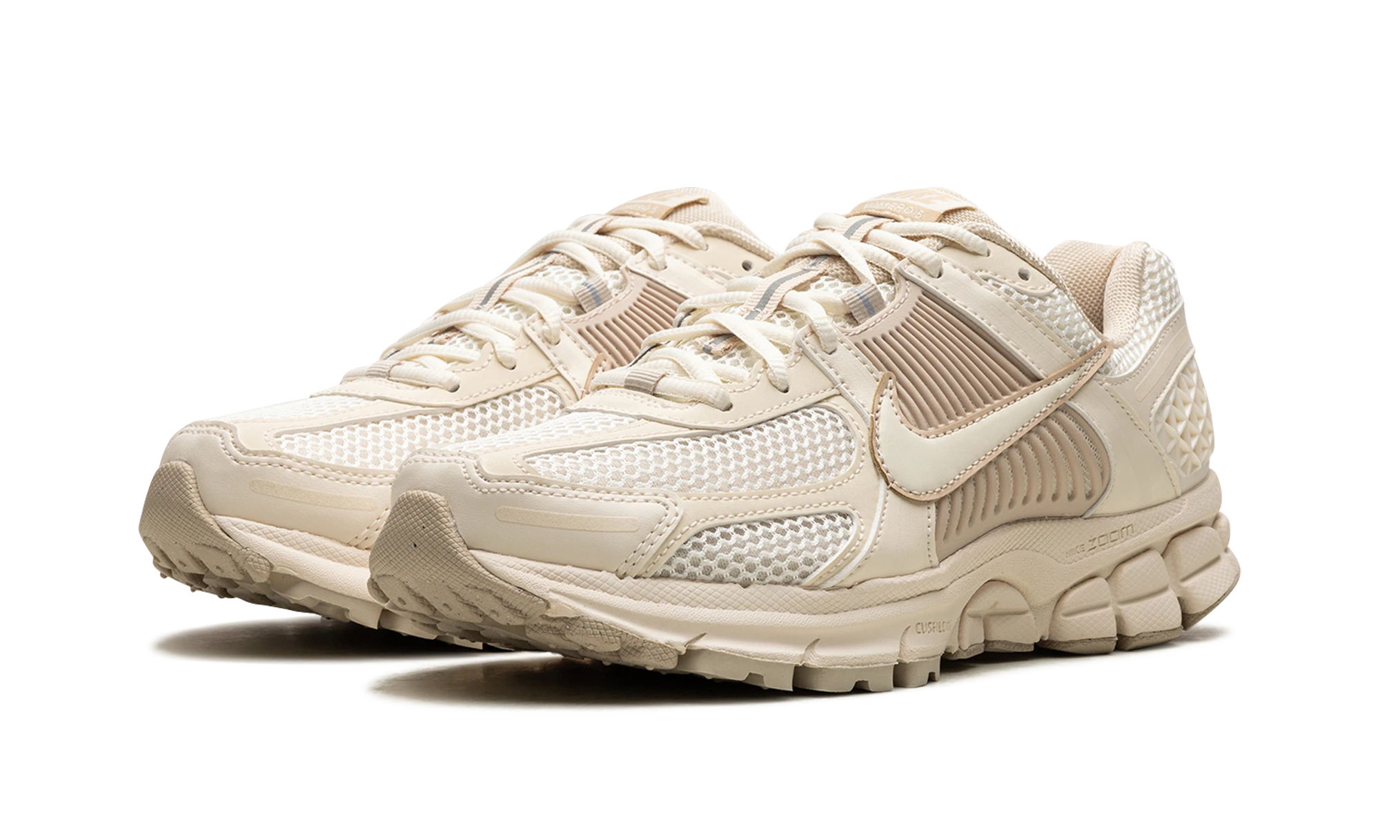 Podrobnost notranje strani superga Nike Zoom Vomero 5 Sail Light Orewood Brown (FQ6868-111) beige, marron et blanc.