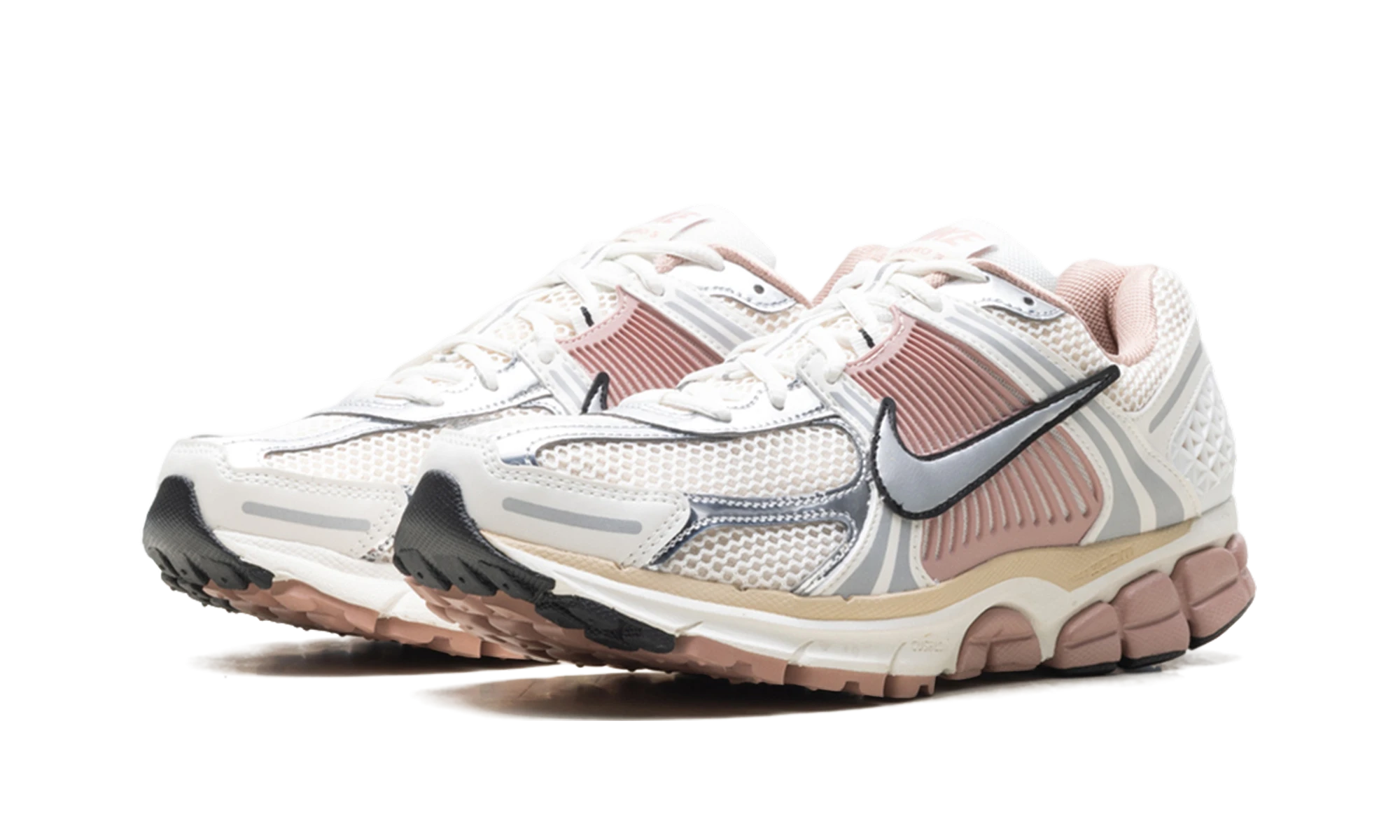 Podrobnost notranje strani superga Nike Zoom Vomero 5 Sail Particle Pink (HF1877-102) beige, rose et argent.