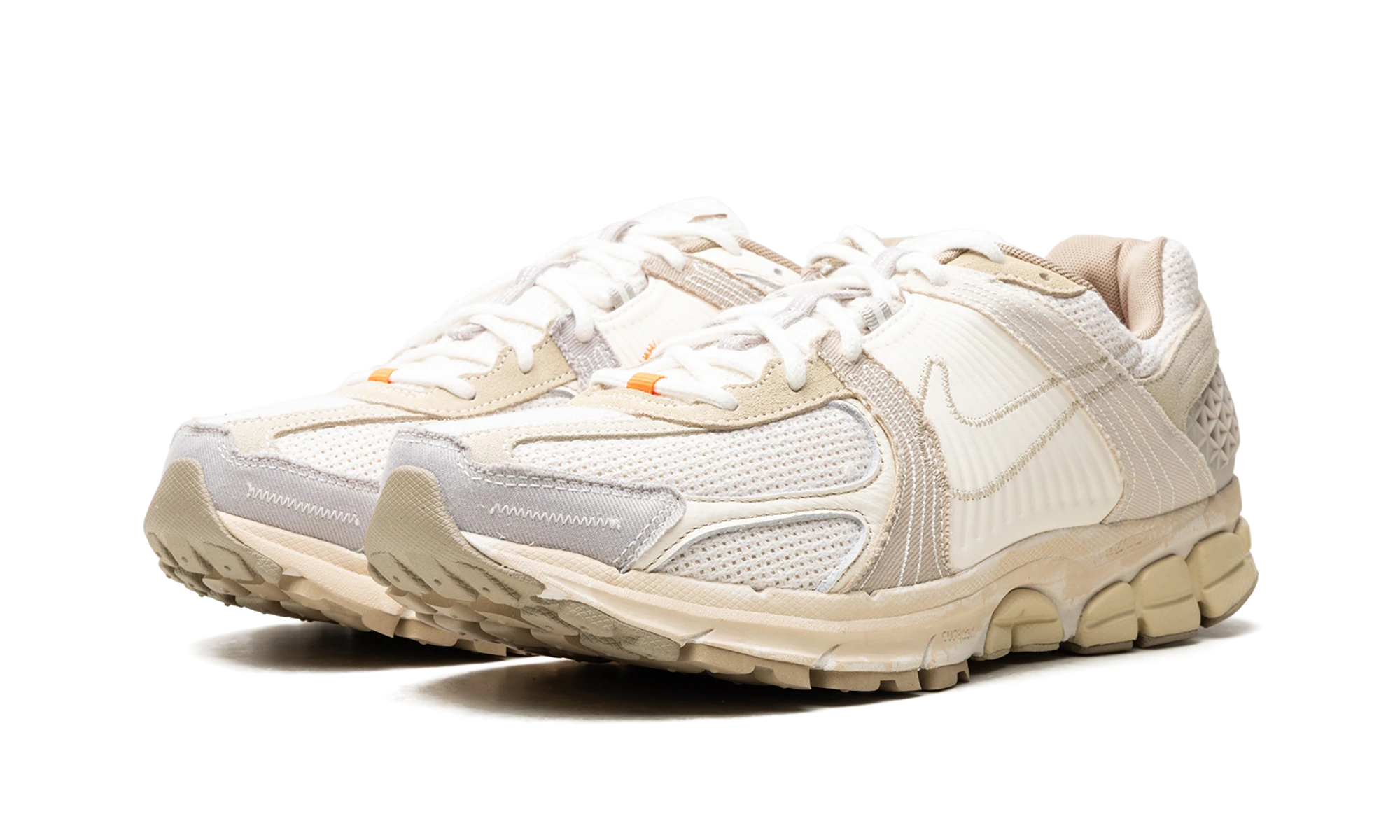 Podrobnost notranje strani superga Nike Zoom Vomero 5 Sashiko Pale Ivory (IM6966-104) blanc, gris et beige.
