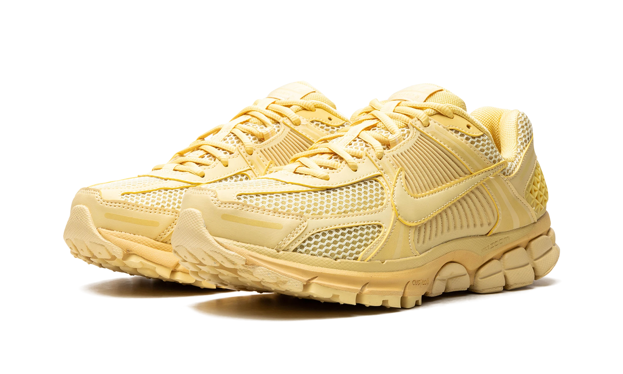 Detail of the inner side of the sneaker Nike Zoom Vomero 5 Saturn Gold (FQ7079-700) or.
