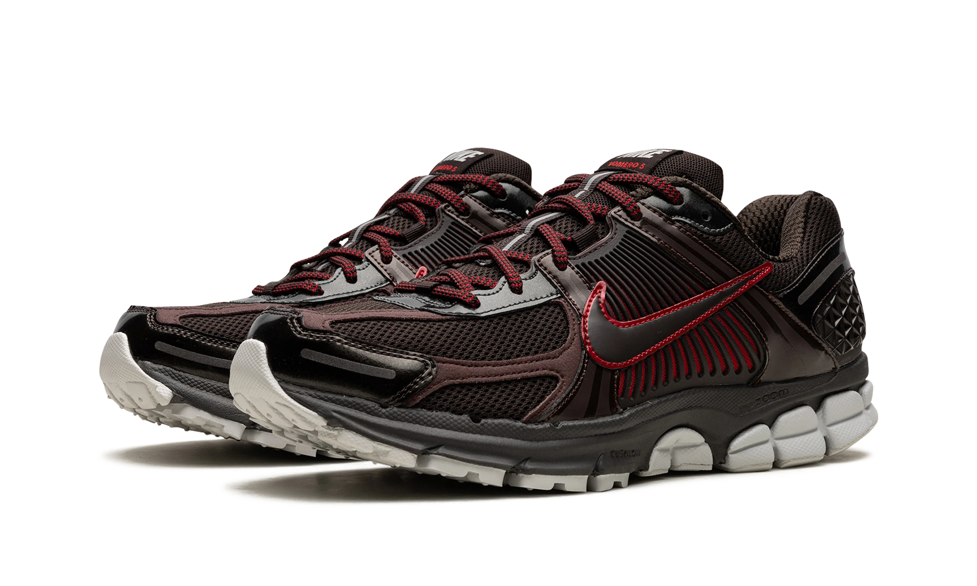 Detail of the inner side of the sneaker Nike Zoom Vomero 5 Velvet Brown (FN3420-200) marron et bleu.