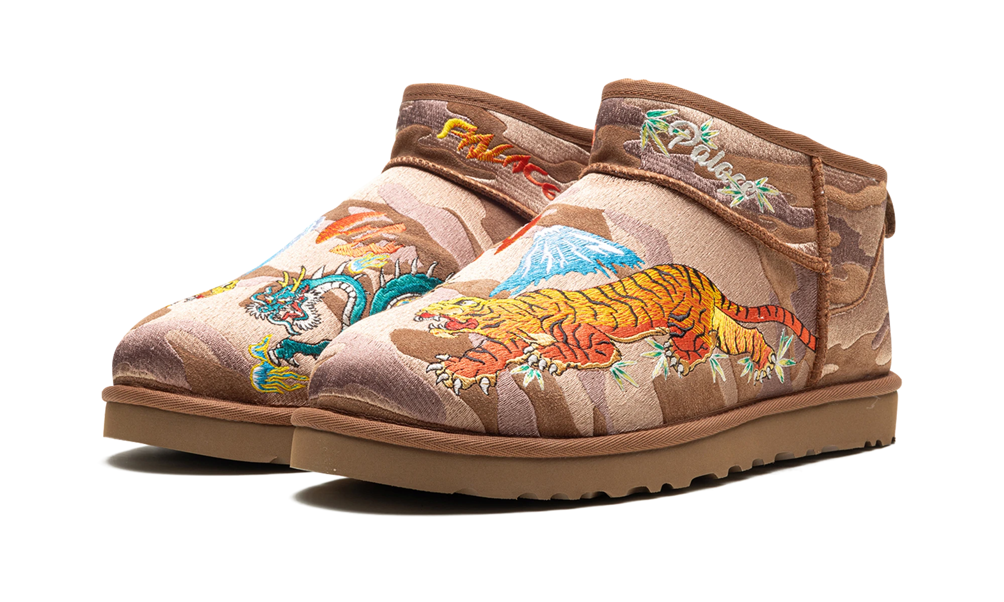 Detail of the inner side of the boot UGG Classic Ultra Mini Boot Palace Chestnut Camo (1172071-CTCM) marron et camouflage.