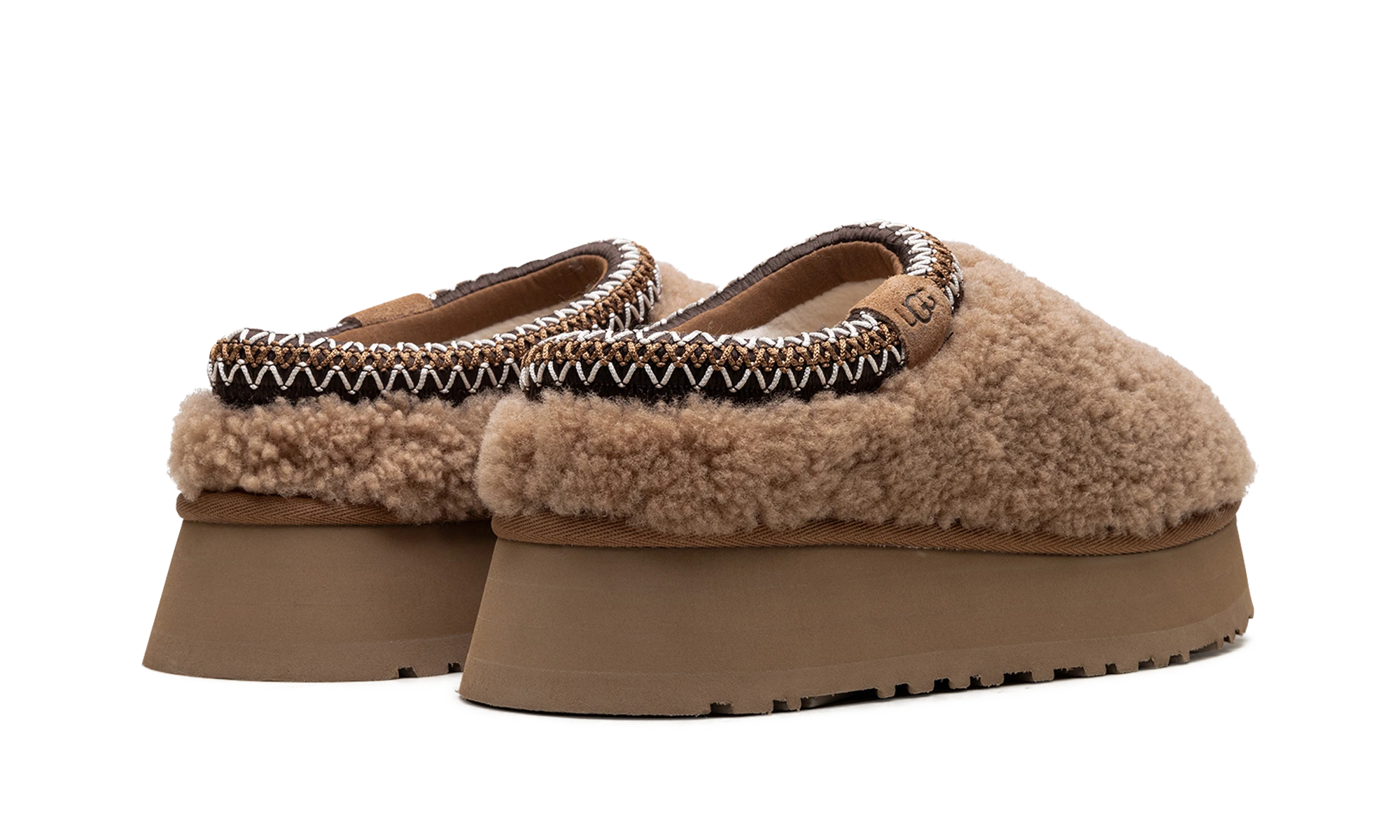 Pair of slippers UGG Tazz Slipper Maxi Curly Chestnut (1167770-CHE) brand new and authentic with original box.